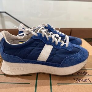 SeaVee Acorn shoes - like new!